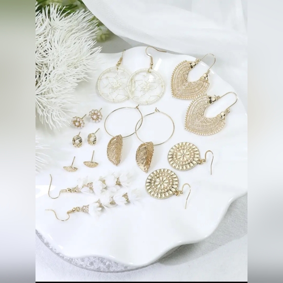 NWT Handmade 8 peice gold faux pearl and rhinestones tassle hoop earrings - Picture 2 of 6